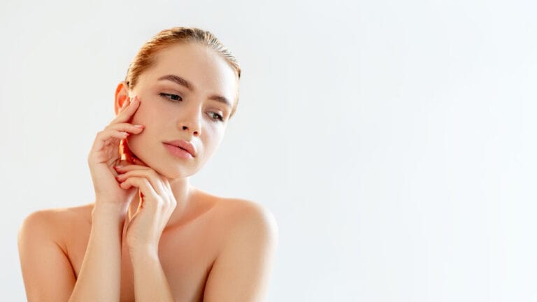 Uimitor! Trucul de 3 minute care face pielea mai luminoasă instant