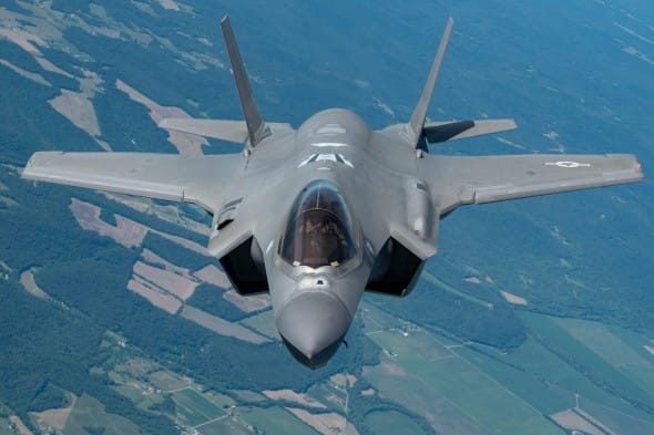 De ce a pornit Trump război contra lui Maduro? Avioane F-35 au neutralizat armata Venezuelei rapid