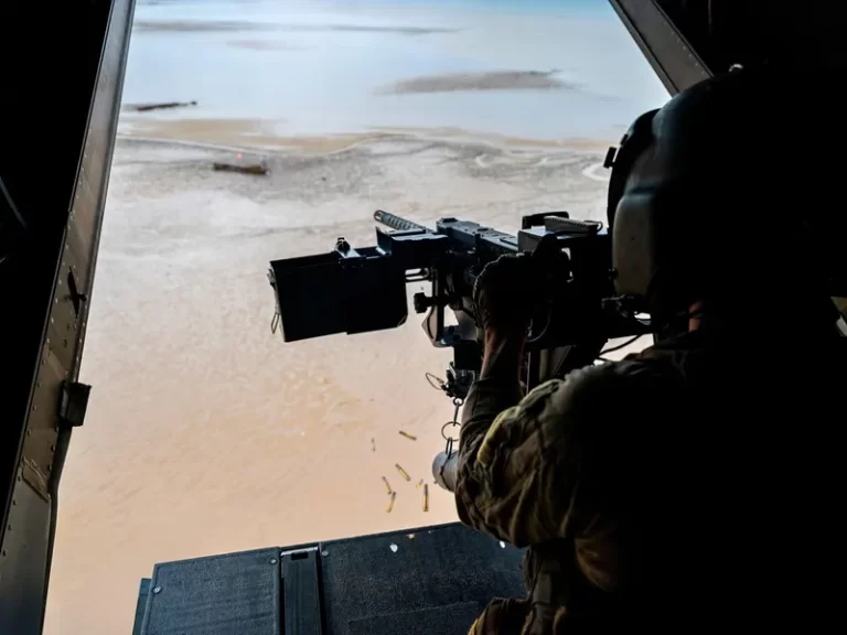 SUA vânează petrolierele lui Putin în Marea Nordului. Aeronave pentru misiuni speciale, în Regatul Unit