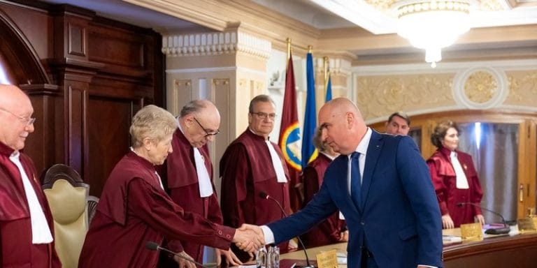 CCR declară constituțională legea care taie pensiile și mărește vârsta de pensionare a magistraților  