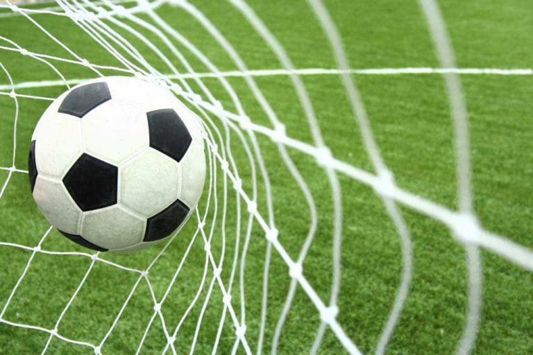 Cercetătorii britanici propun modificarea mingilor de fotbal
