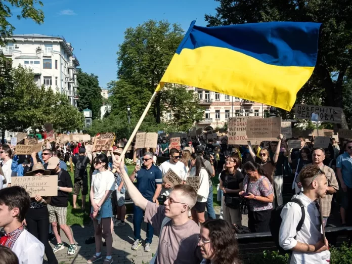 Zelenski în Turcia. La Kiev, demiterea ministrului Apărării stârnește haos