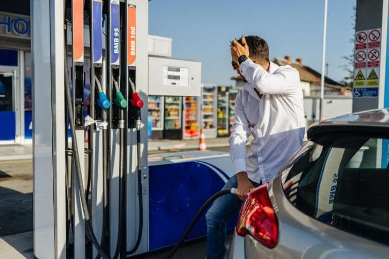 Motorina a depășit 10,5 lei, un nou record. Românii cer ajutorul Guvernului
