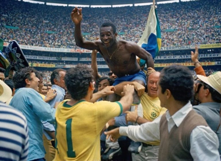 Tricoul lui Pelé de la finala Cupei Mondiale din 1958 s-a vândut cu 4,9 milioane de dolari