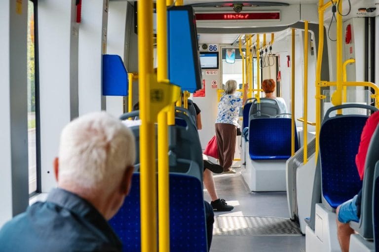 Taloane speciale de călătorie: Cine primește reducere 50% la transport