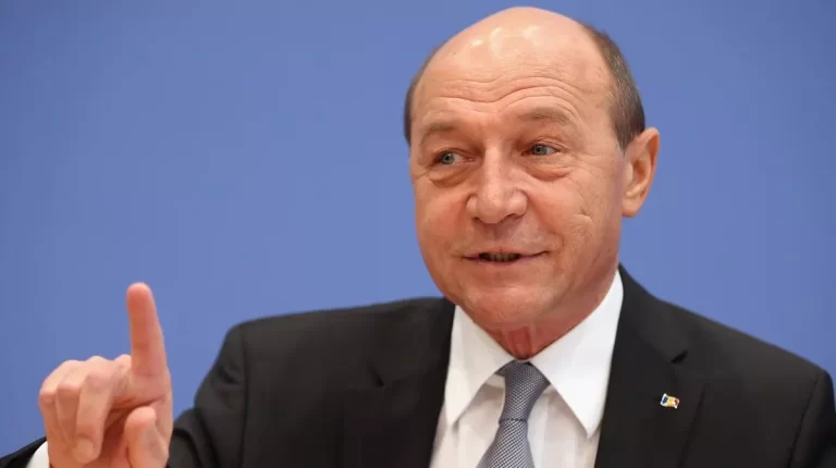 Traian Băsescu: Nicușor Dan inventează articole din Constituție și face un abuz