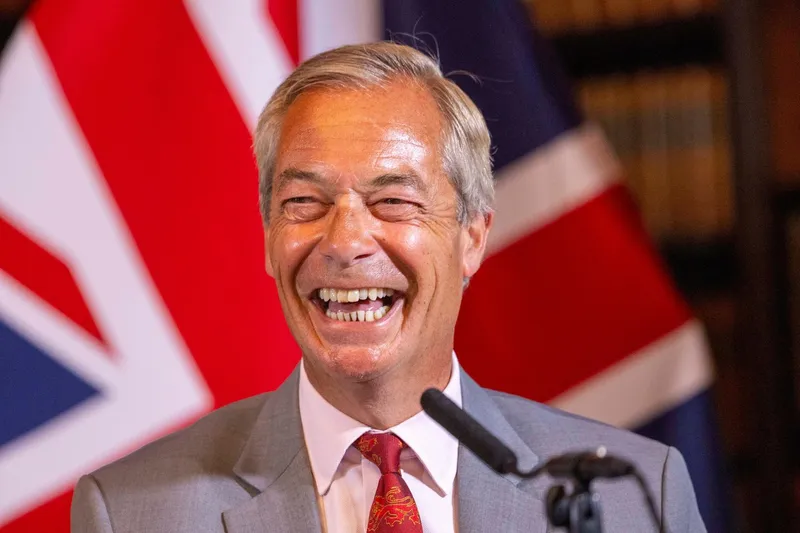 Nigel Farage, susținut de George Simion, vrea să taie