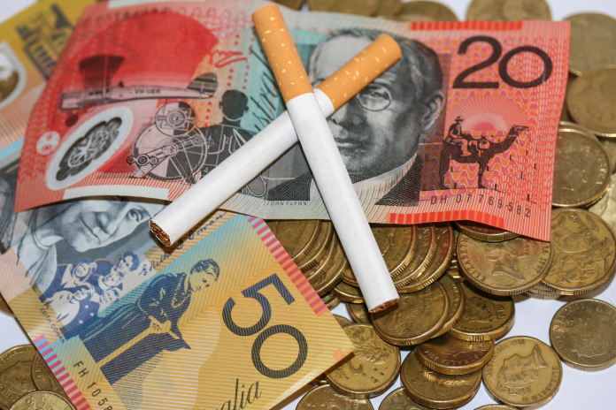 7-25 țigări trece de 40 de euro. Acuzații că se fumează mai mult și se încurajează crima organizată, care trafichează țigări false