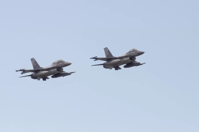 Alertă aeriană la graniță, au fost ridicate două F-16 / Drona a fost